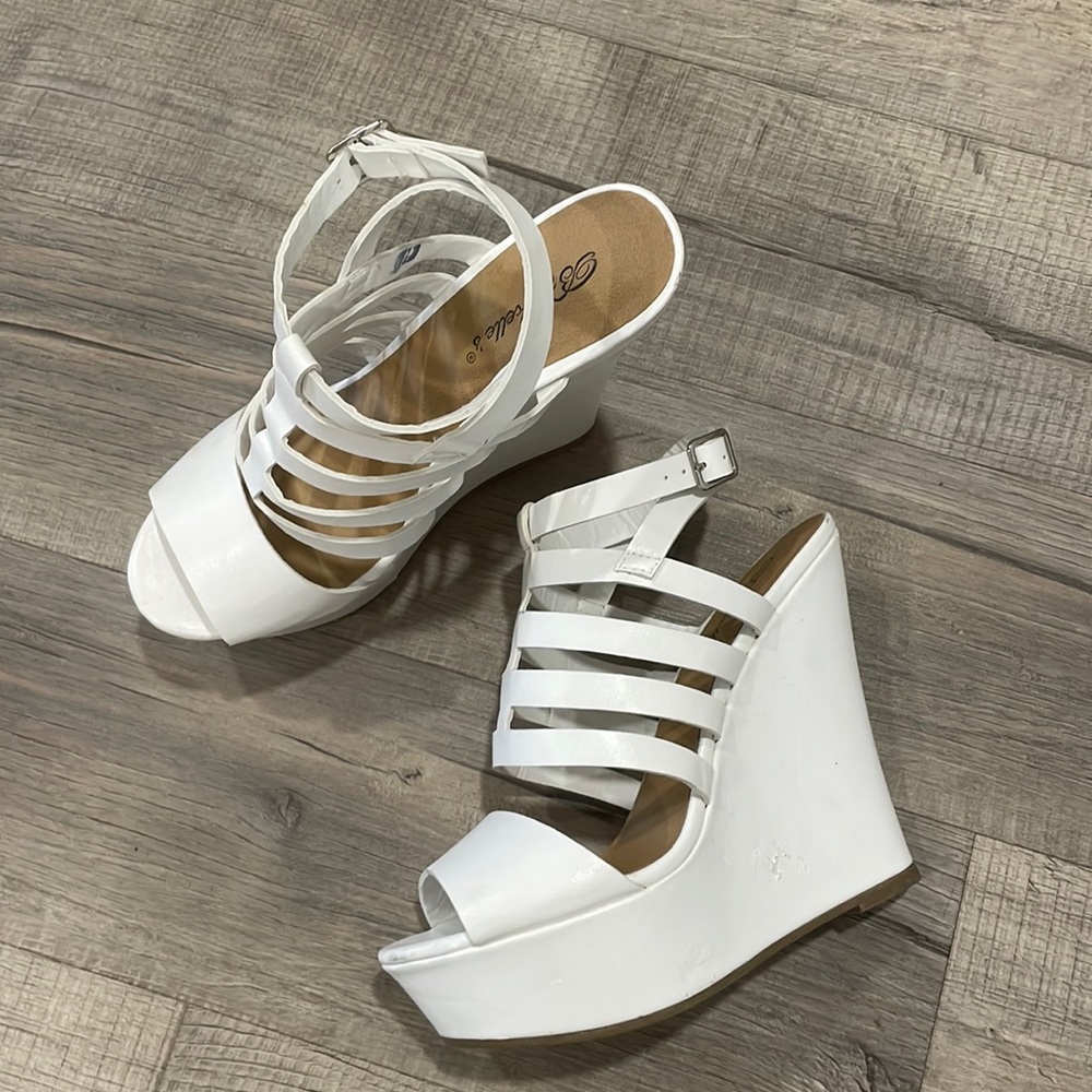 Breckelle’s White Wedges